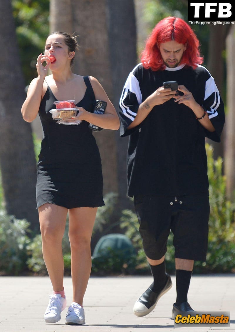 Addison Rae Sexy Seen Flaunting Her Hot Legs Wearing A Tight Skirt In Los Angeles Photo Gallery photo 3