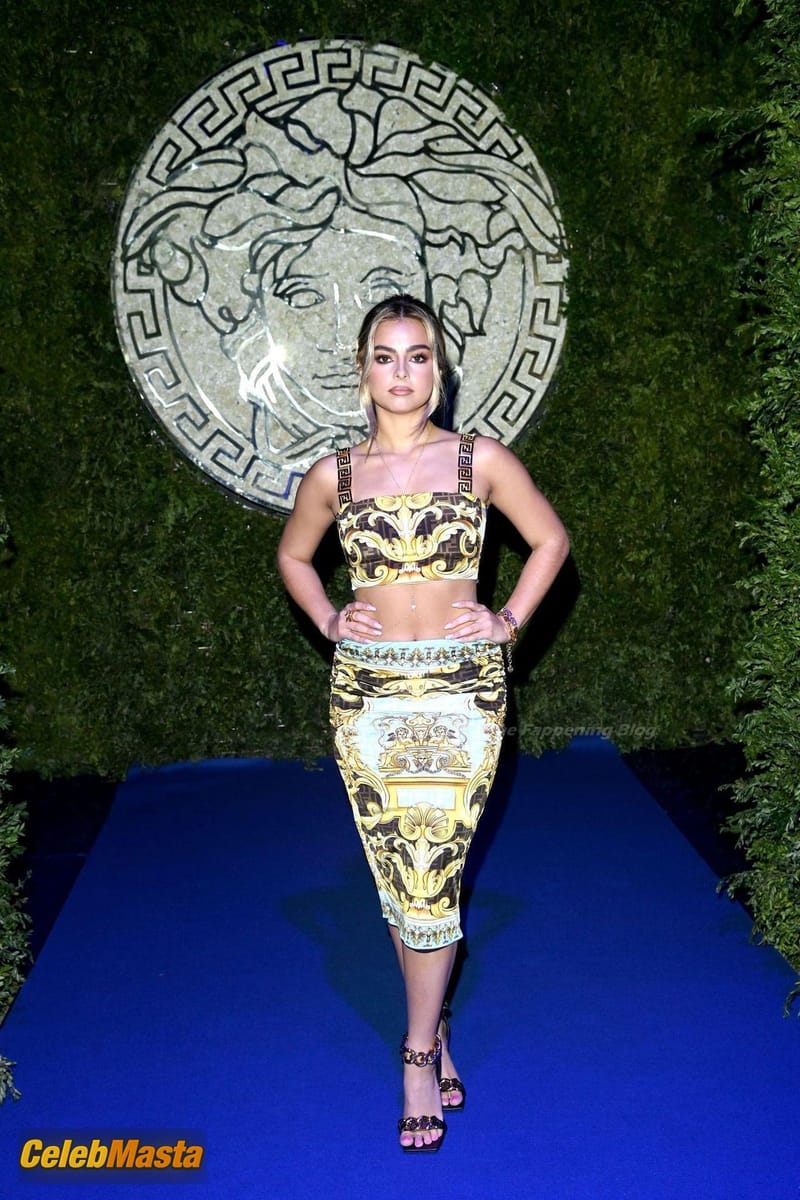 Addison Rae Sexy Seen at the Versace Fashion Show in Milan Photo Gallery photo 4
