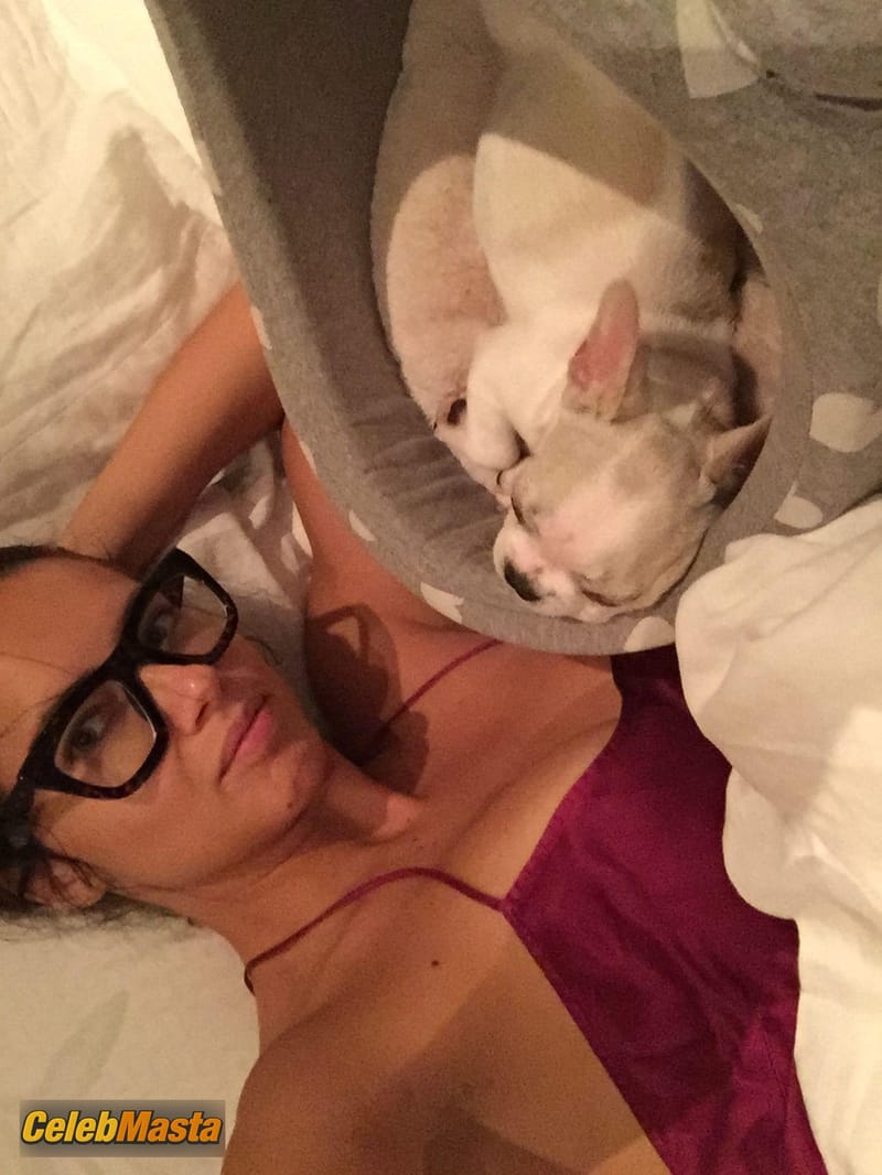 Adriana Lima Sexy Bed Photos photo 1