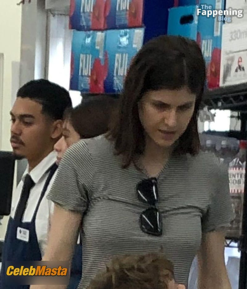 Alexandra Daddario Hot and Sexy Photos Collection photo 2
