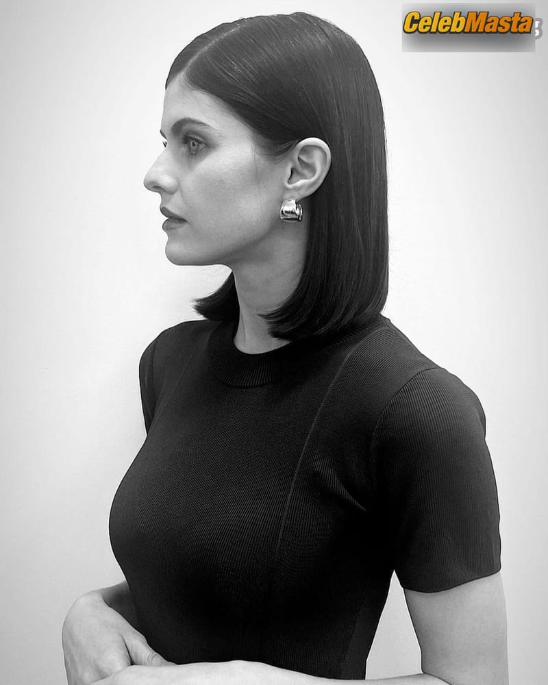 Alexandra Daddario Hot and Sexy Photos Collection photo 3