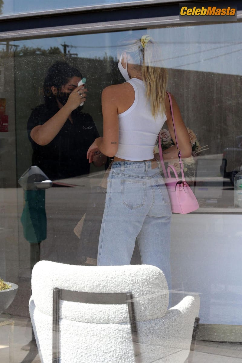 Alexis Ren Sexy Braless Heads To A Salon Photo Gallery photo 3