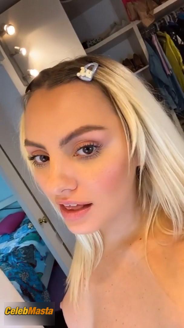 Alexandra Stan showed her tits while singing and posing topless for her fappers Photo Gallery photo 2