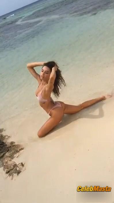 Alexis Ren Sexy from SI photoshoot in Aruba (October 2017) photo 3