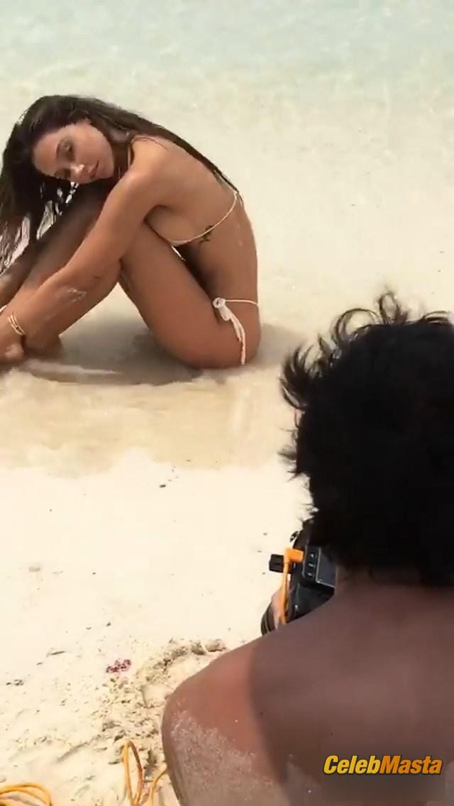 Alexis Ren Sexy Poses for Sports Illustrated Swimsuit 2018 on 11.10.2017 Photo Gallery photo 2