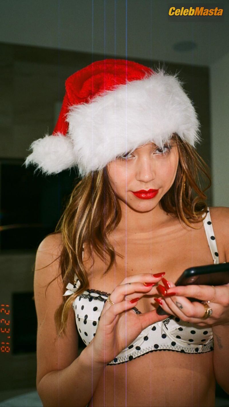 Alexis Ren Sexy photos for her fans on Christmas Eve photo 1