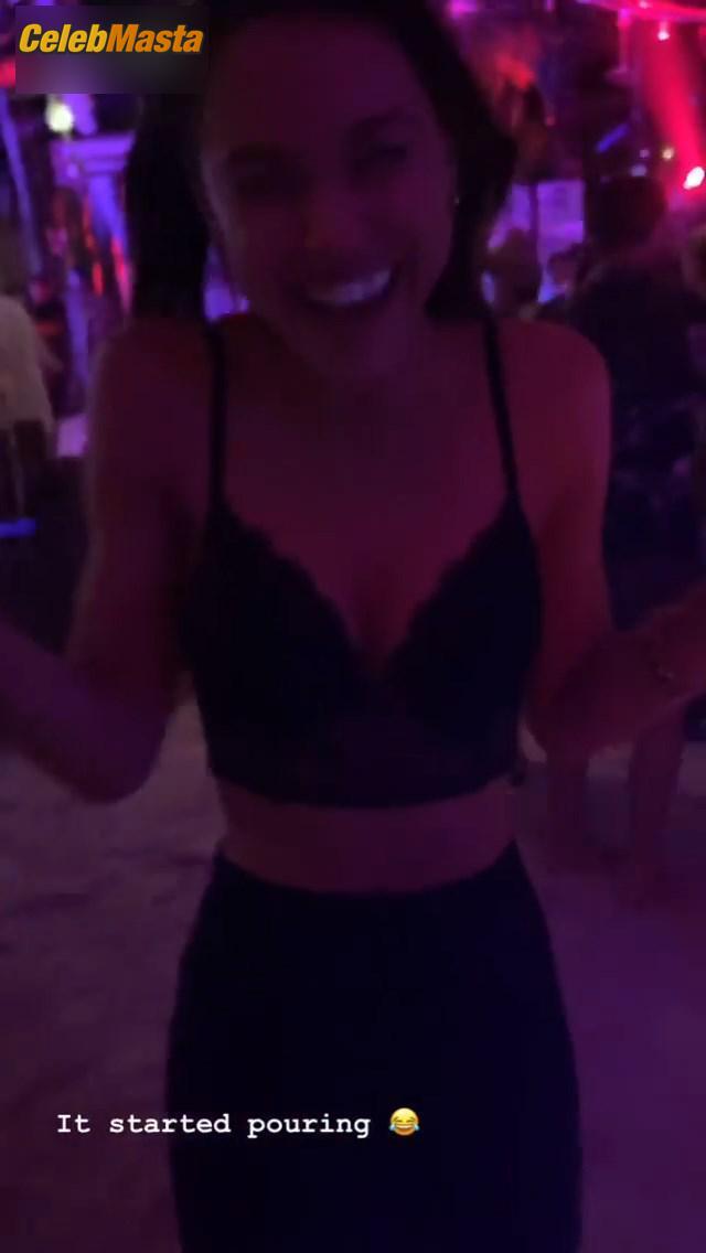 Alexis Ren sexy pics and videos from her vacation photo 1