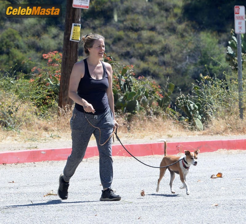 Alicia Silverstone pictured out for a hike in Los Angeles Photo Gallery photo 4
