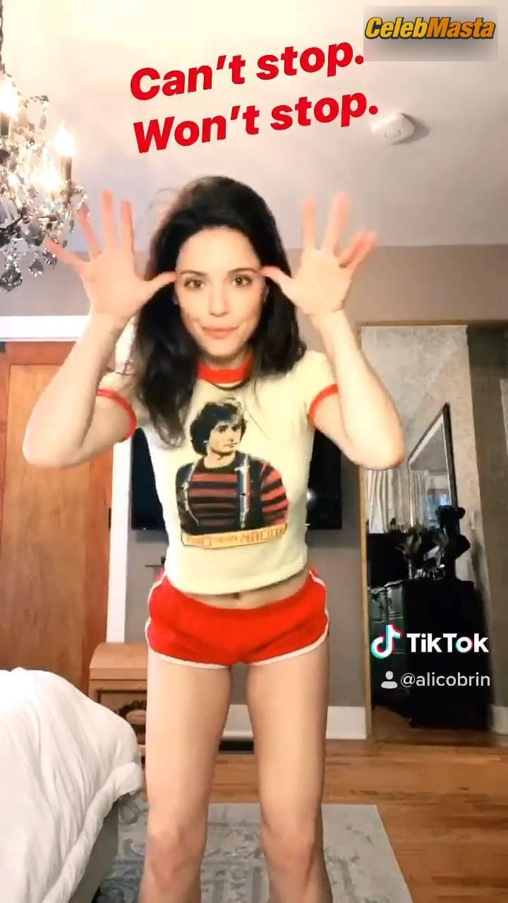 Ali Cobrin new dancing video from TikTok Photo Gallery photo 4