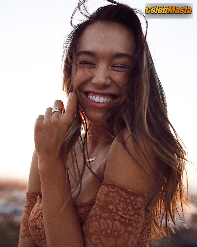 Alexis Ren Sexy Photos photo 3
