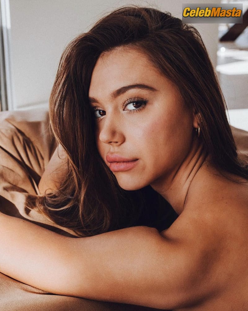 Alexis Ren Topless and Sexy Photos photo 3