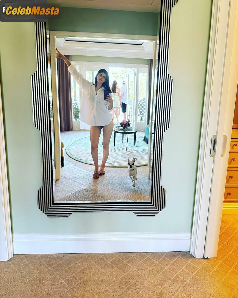 Alexandra Daddario’s Sexy Party Pics photo 3