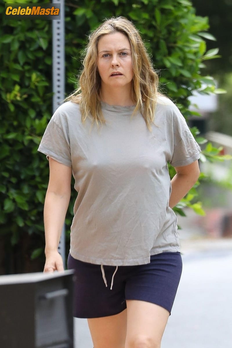 Alicia Silverstone taking a stroll near the $597K four-bedroom Hollywood Hills home she bought way back in 1996 Photo Gallery photo 3