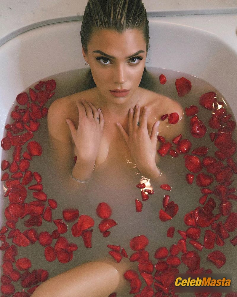 Alissa Violet in the bath with rose petals covering her breasts with her hands Photo Gallery photo 2