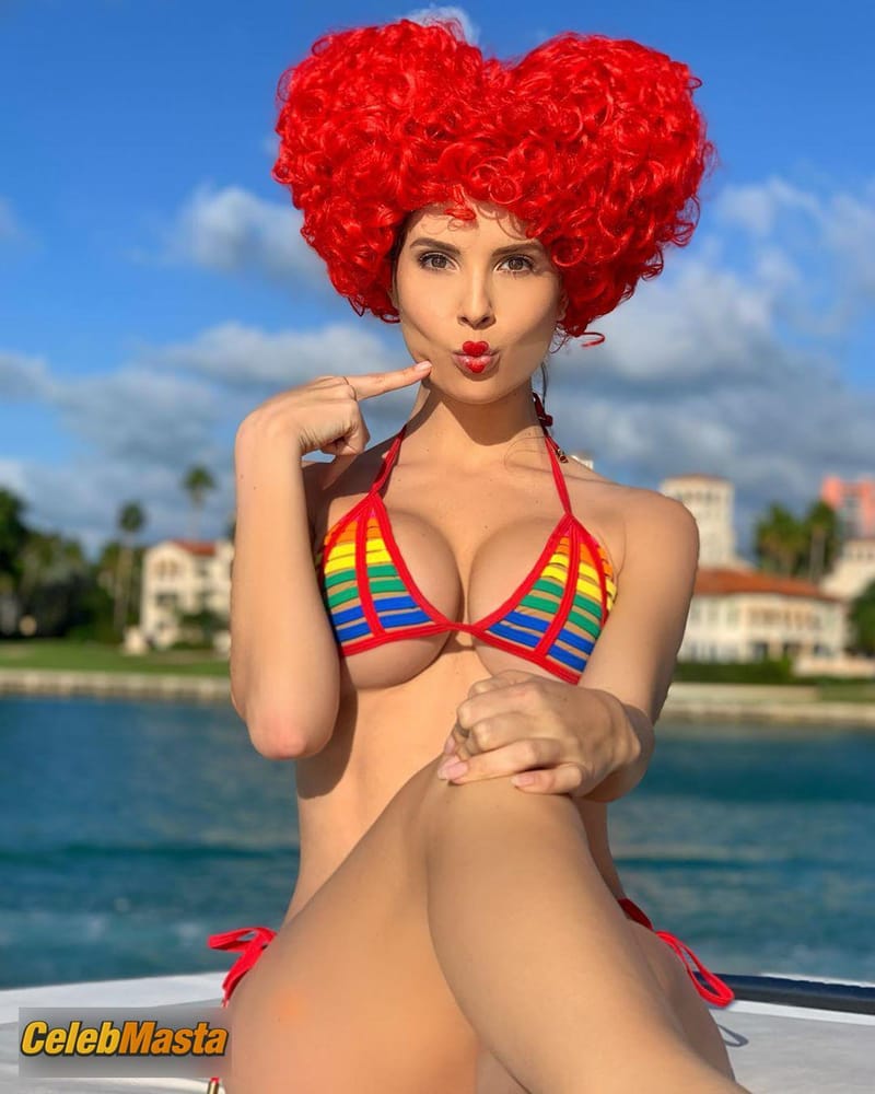 Amanda Cerny shared some sexy pics for her Instagram followers (January 2020) photo 4