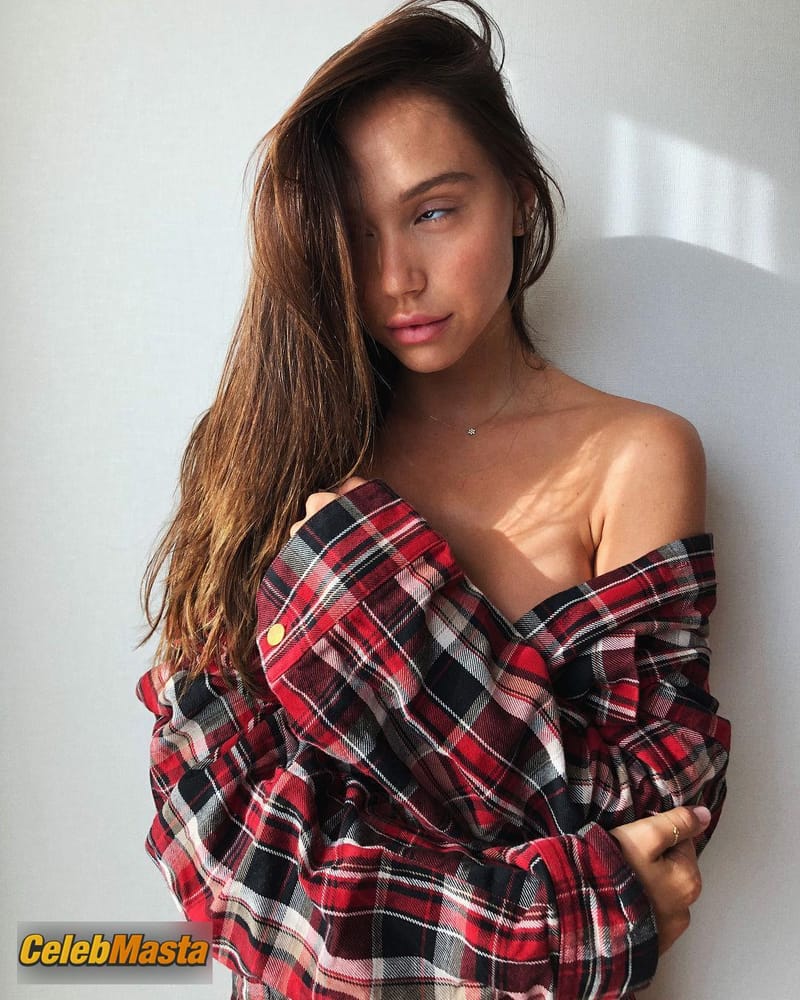 Alexis Ren Sexy August 18 PHotos photo 1