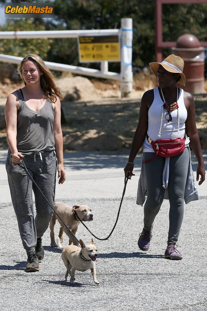 Alicia Silverstone shows pokies while out for a hike with a friend in Los Angeles Photo Gallery photo 2