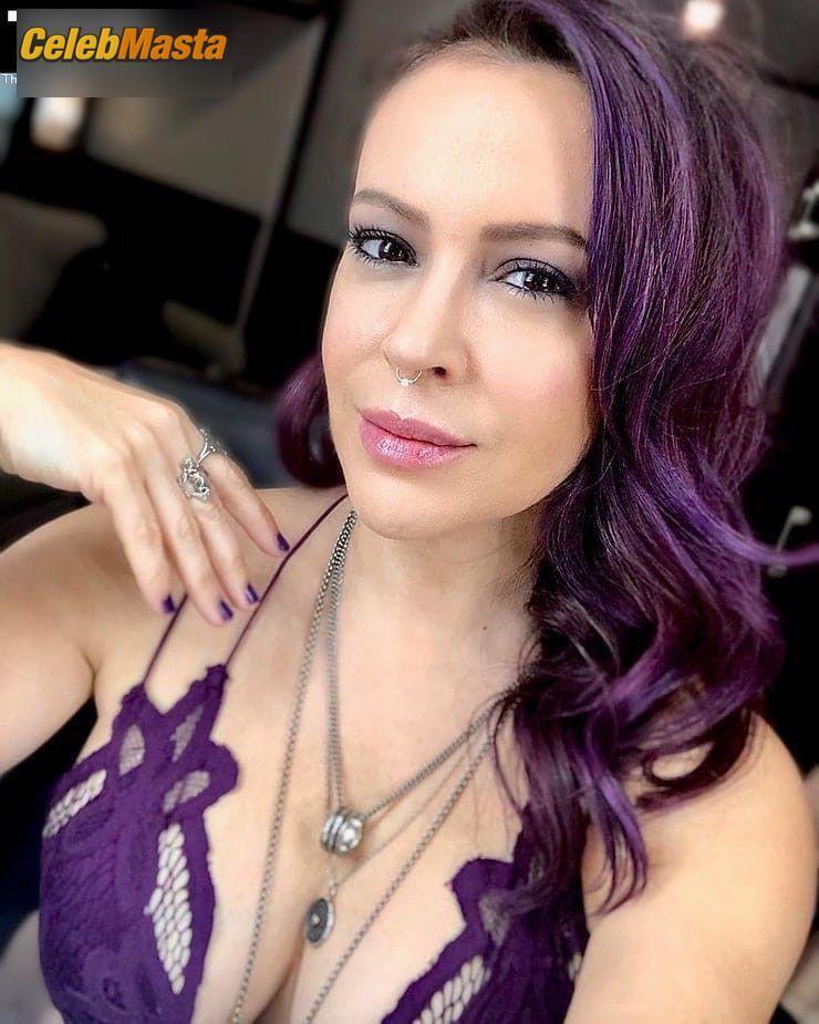Alyssa Milano Sexy Photos Collection From Various Events photo 3