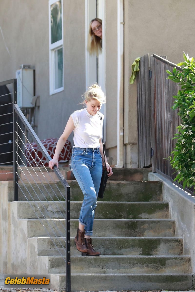 Amber Heard Braless seen in a white t-shirt without a bra visiting a friend in Los Angeles Photo Gallery photo 2