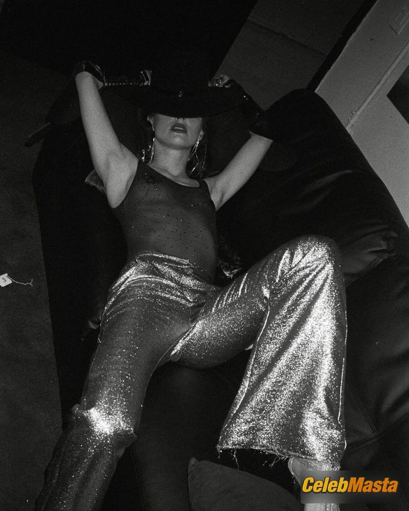 Amber Heard sexy photos from Instagram (October-November 2019) photo 4