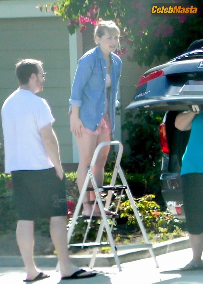 Allison Mack Sexy Seen for the First Time Since Her Sentencing Date Was Announced for involvement With NXIVM Cult Photo Gallery photo 2