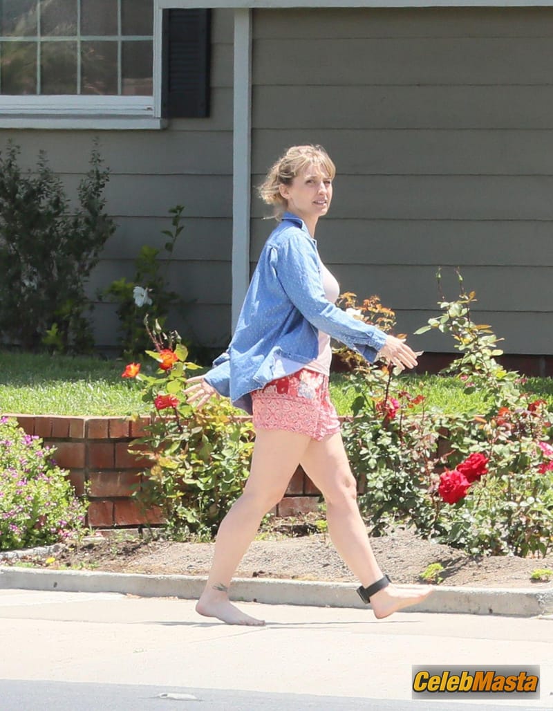 Allison Mack Sexy Seen for the First Time Since Her Sentencing Date Was Announced for involvement With NXIVM Cult Photo Gallery photo 3