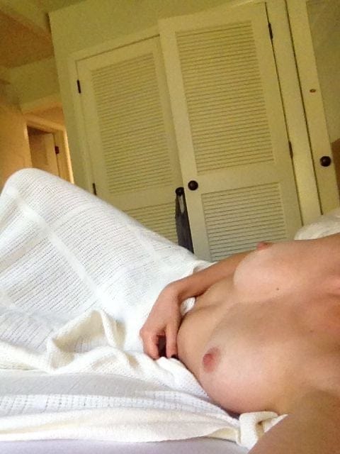 Lizzy Caplan Pics Collection photo 2