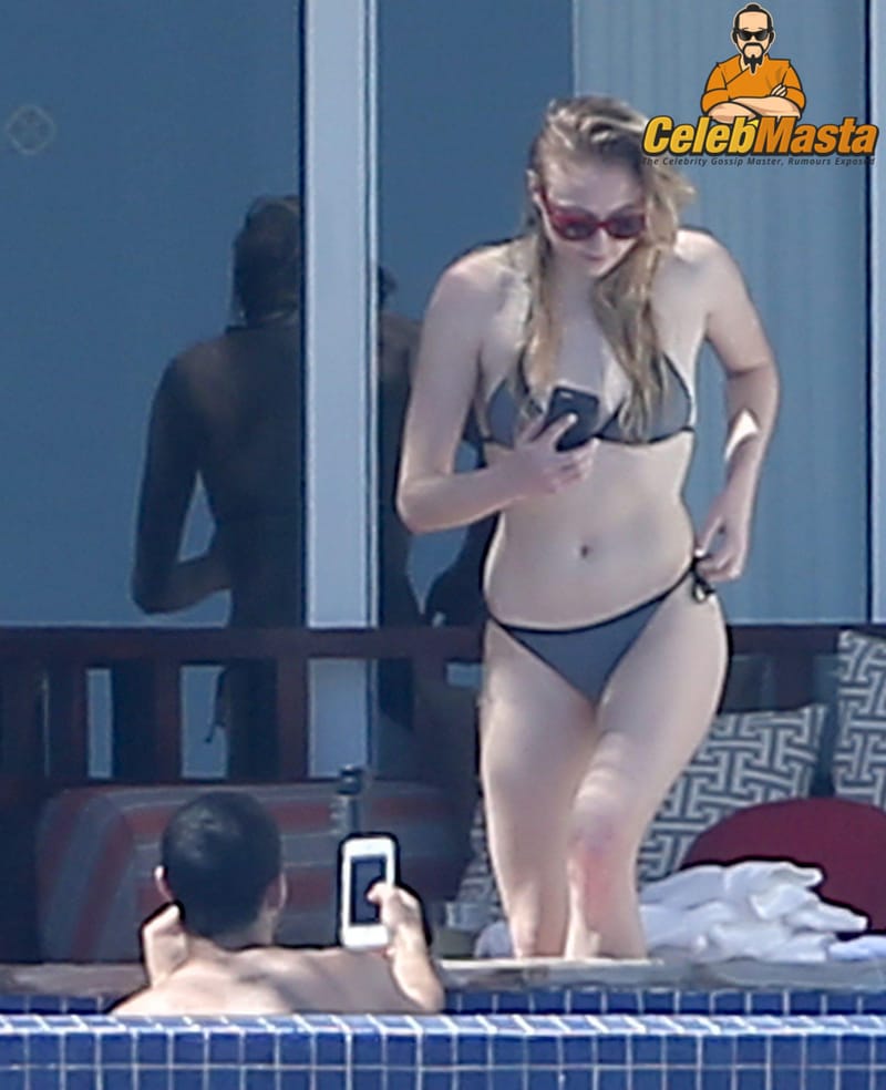 Sophie Turner Photo Collection photo 1