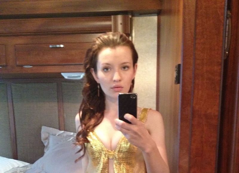 Emily Browning Pics Collection photo 3