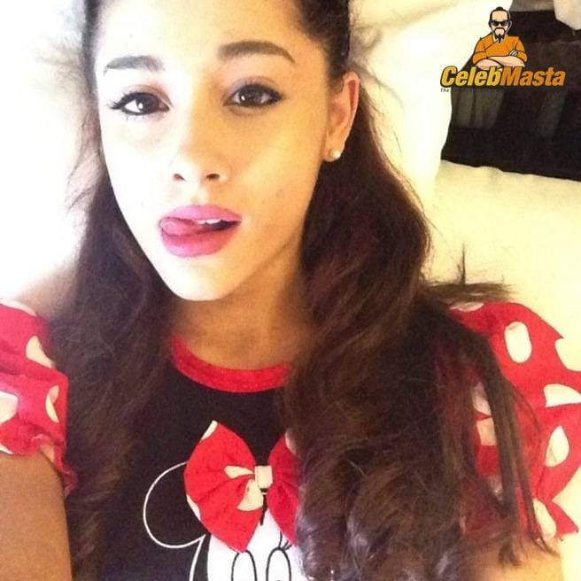 Boobs and Cleavage Photos of Ariana photo 3