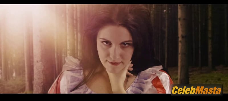 Photo Gallery: Micaela Schafer in Die Boten Des Todes photo 3