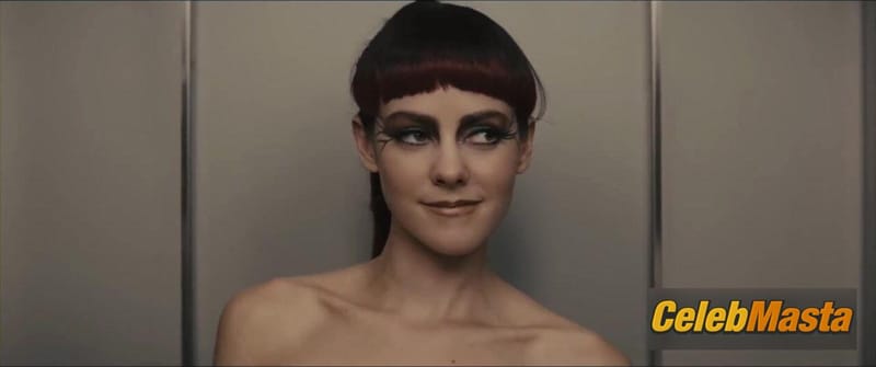 Jena Malone Topless Photos from The Hunger Games Catching Fire photo 4