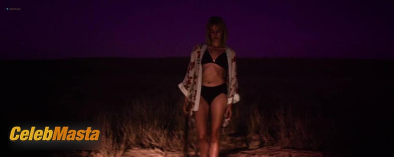 Jena Malone Sex Scene and Bikini Photos from Bottom Of The World photo 3