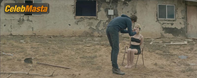 Jena Malone Sex Scene and Bikini Photos from Bottom Of The World photo 4