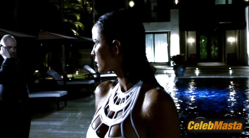 Ana Alexander Topless Photo Set from Hawaii Five-0 photo 3