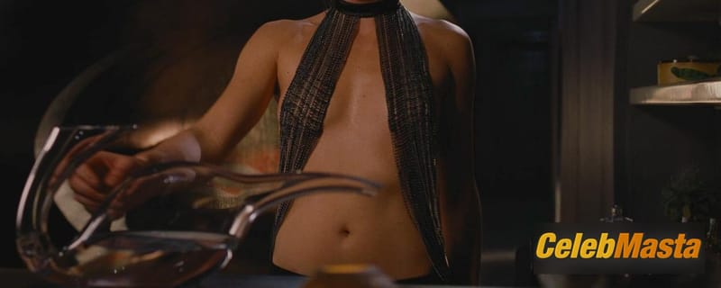 Charlize Theron Sexy Gallery from Aeon Flux photo 2