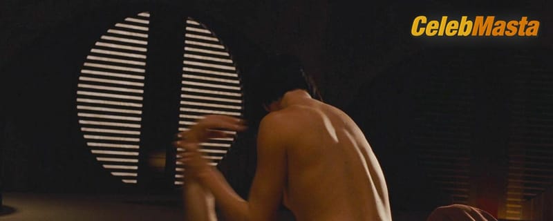 Charlize Theron Sexy Gallery from Aeon Flux photo 3
