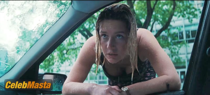 Adele Exarchopoulos Photo Collection from Beating Hearts photo 4