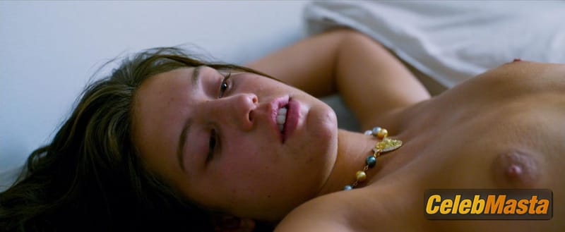 Adele Exarchopoulos Photo Gallery from Orphan photo 2