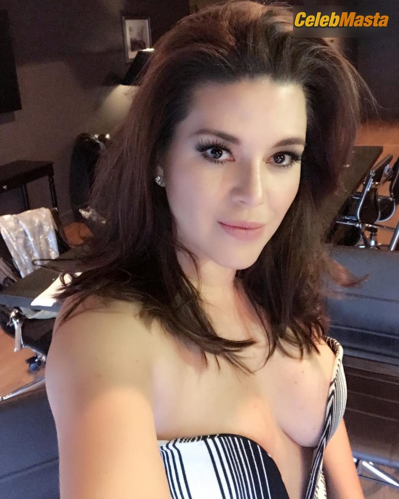 Alicia Machado Photo Set: Sexy Selfies photo 2