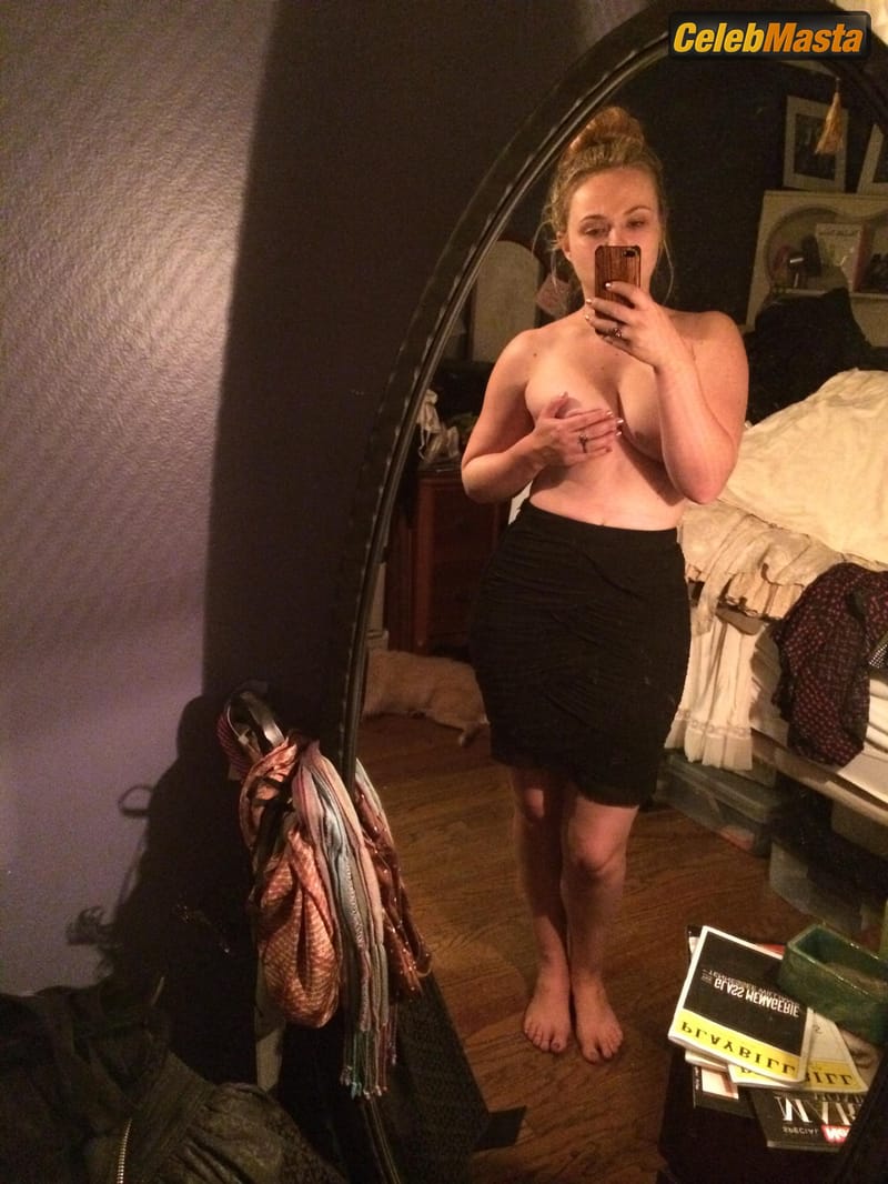 Amanda Fuller Photo Gallery: Sexy Photos photo 4