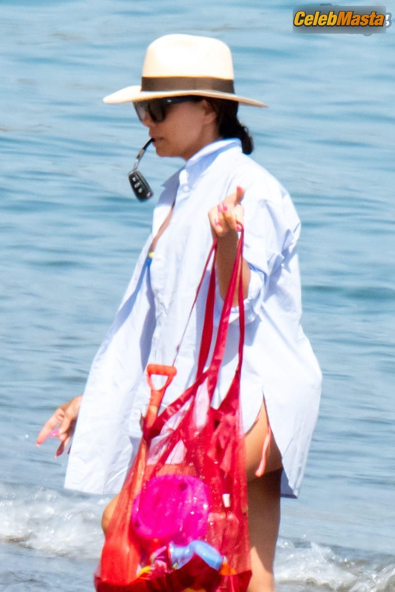 Eva Longoria Sexy Spotted Showing Off Her Stunning Bikini Body At A Beach In Spain Photo Gallery photo 4
