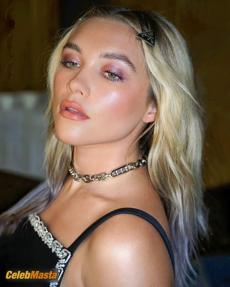 Florence Pugh Sexy Photos Collection From Various Social Media Photoshoots photo 3