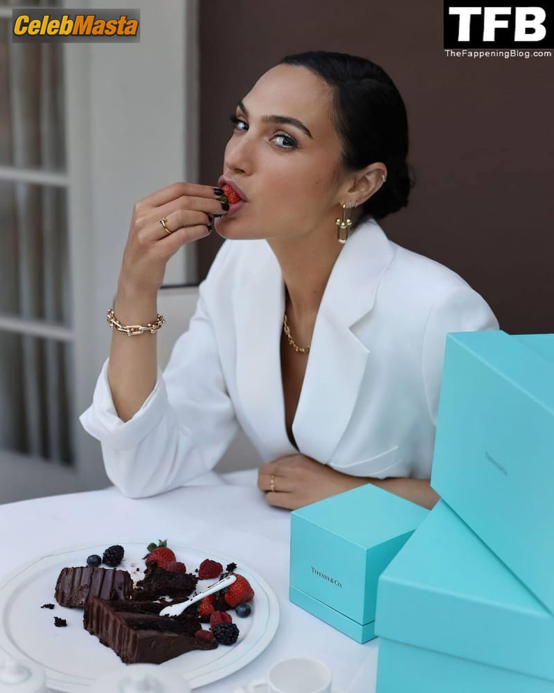 Photo Gallery: Gal Gadot photo 2