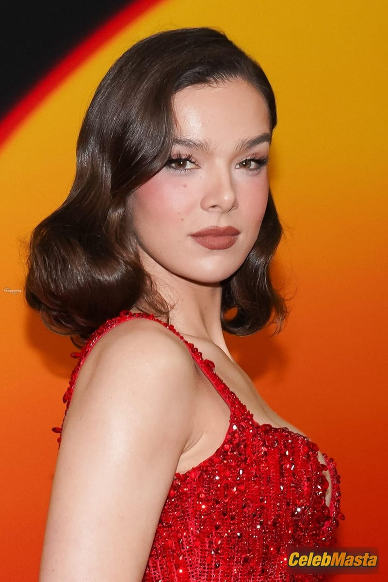 Hailee Steinfeld Photo Collection photo 1
