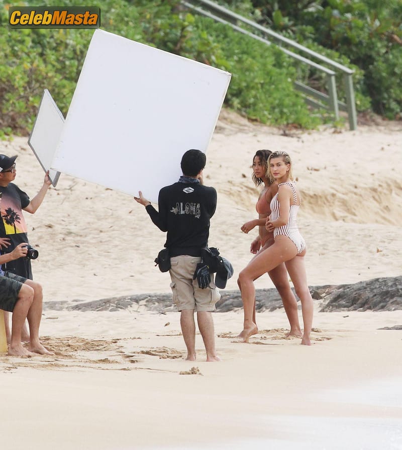 Hailey Baldwin Hits the Wows On the Beach in Hawaii Photo Gallery photo 4