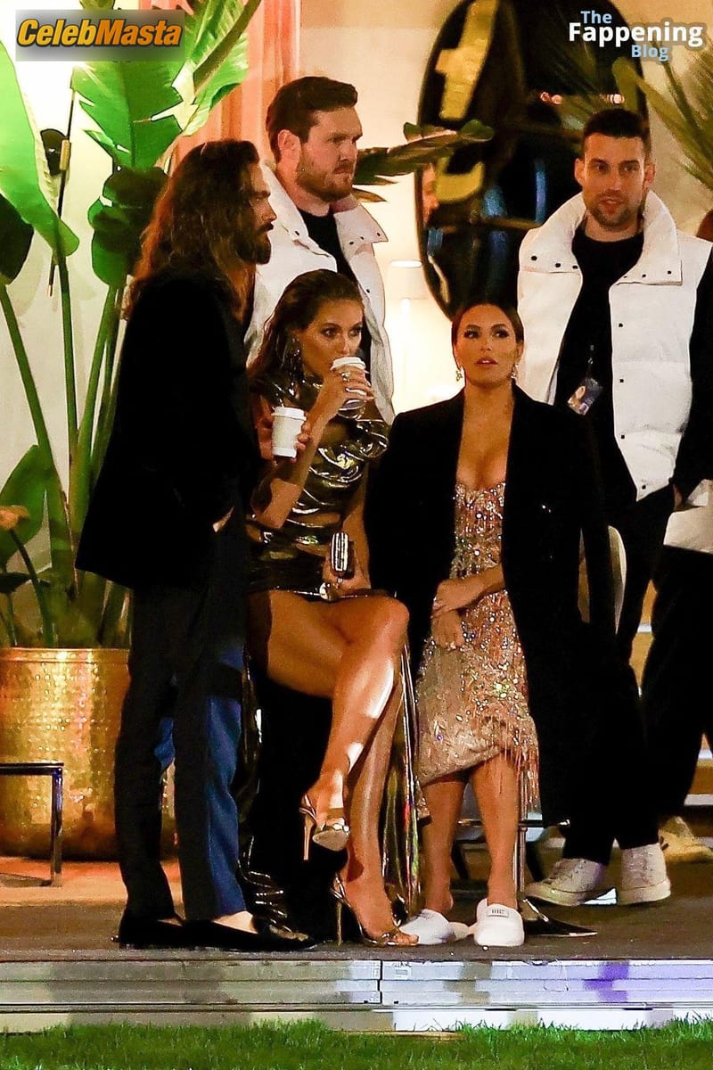 Eva Longoria Sexy Shows Off Her Luscious Cleavage At The Vanity Fair Oscar Party In Beverly Hills Photo Gallery photo 3