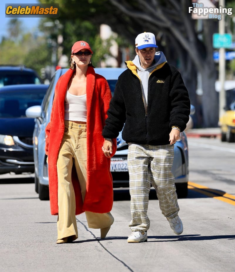 Hailey Baldwin Seen with Justin Bieber Holding Hands and Sharing a Hot Kiss as They Exit the Great White in West Hollywood Photo Gallery photo 3
