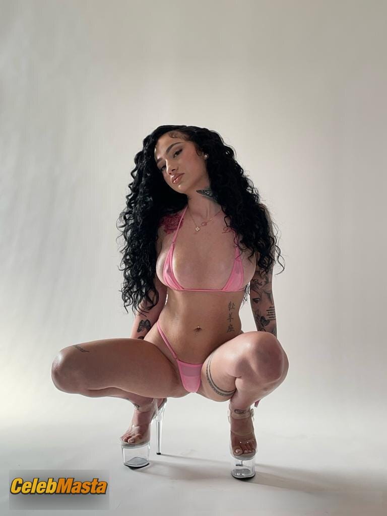 Bhad Bhabie Photo Set: Showing Her Boobs photo 1