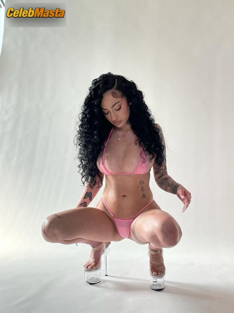 Bhad Bhabie Photo Set: Showing Her Boobs photo 2
